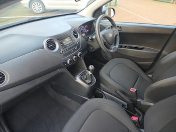 Used Hyundai i10 2017 for sale - 76928098: Photo