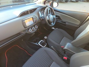 Used Toyota Yaris 2017 for sale - 76804226: Photo