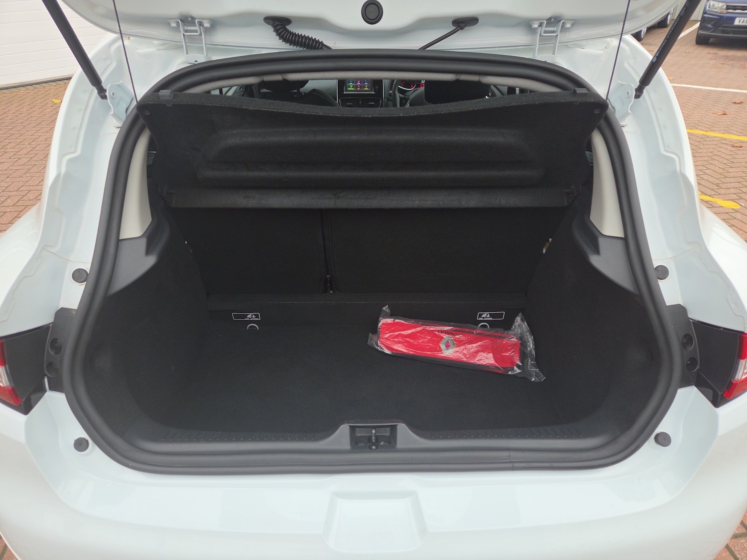 Used Renault Clio 2017 for sale - 76597753: Photo 9