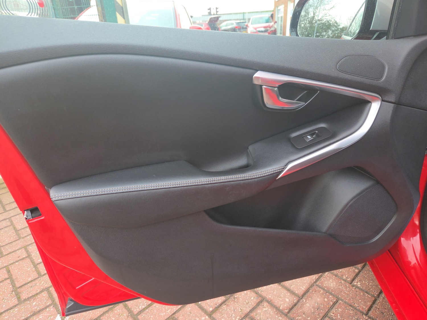 Used Volvo V40 2015 for sale - 77205787: Photo 11