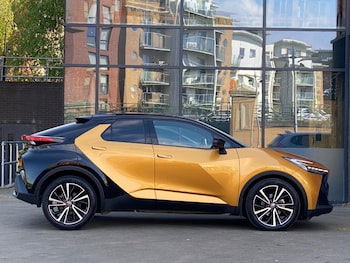 Used Toyota C-HR 2024 for sale - 78420392: Photo