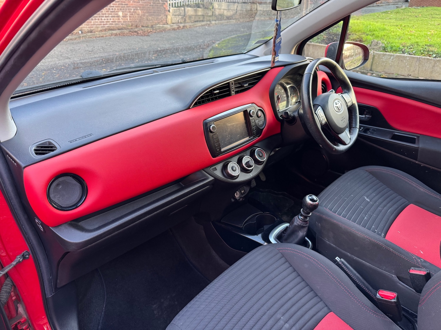 Used Toyota Yaris 2015 for sale - 76848919: Photo 10