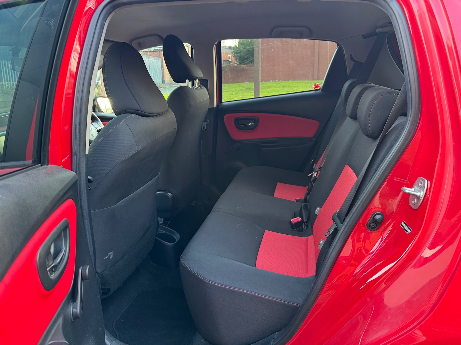 Used Toyota Yaris 2015 for sale - 76848919: Photo 11