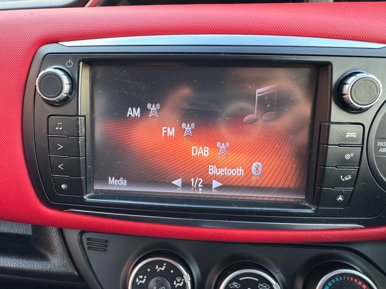 Used Toyota Yaris 2015 for sale - 76848919: Photo 19