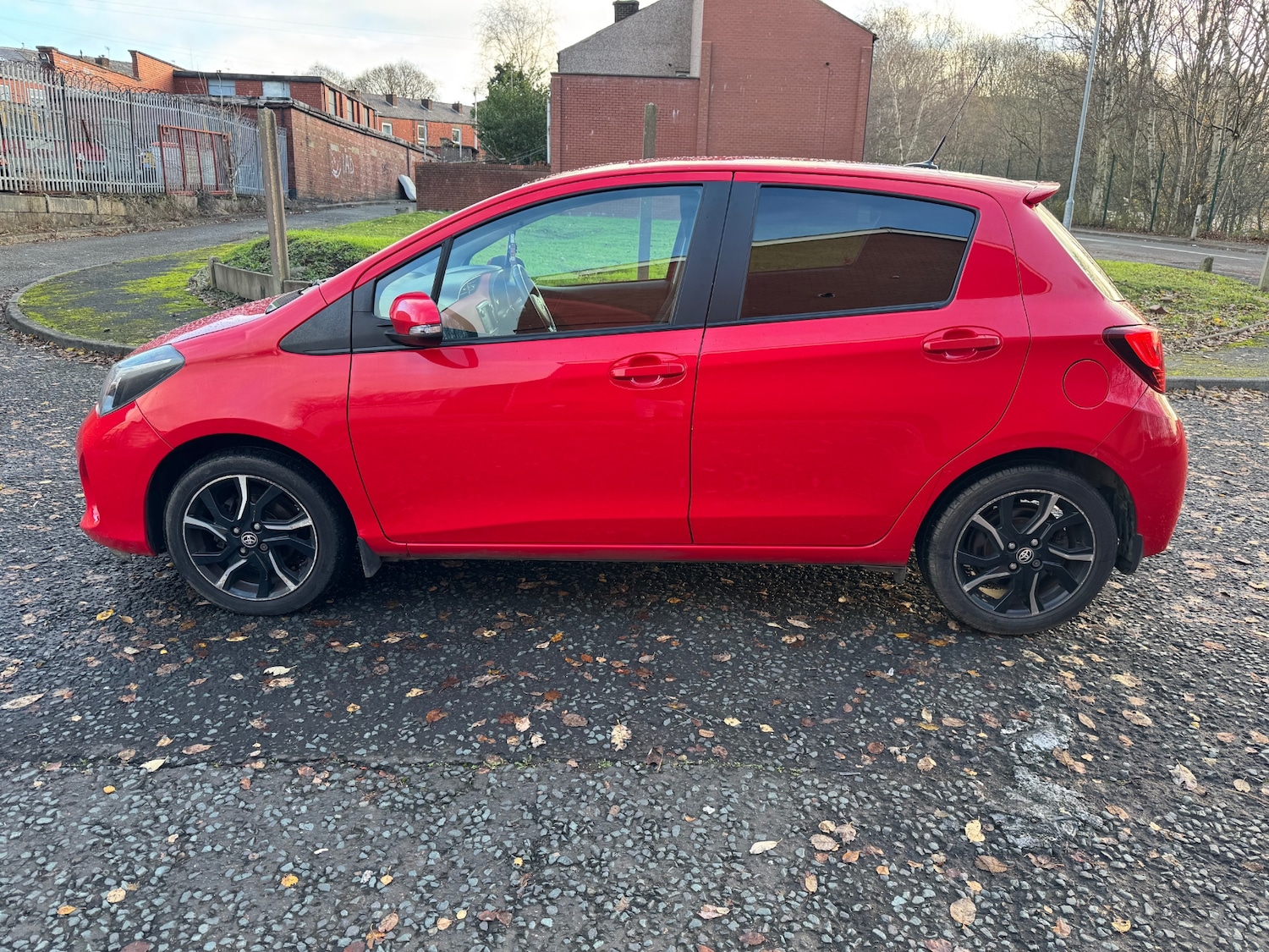 Used Toyota Yaris 2015 for sale - 76848919: Photo 3