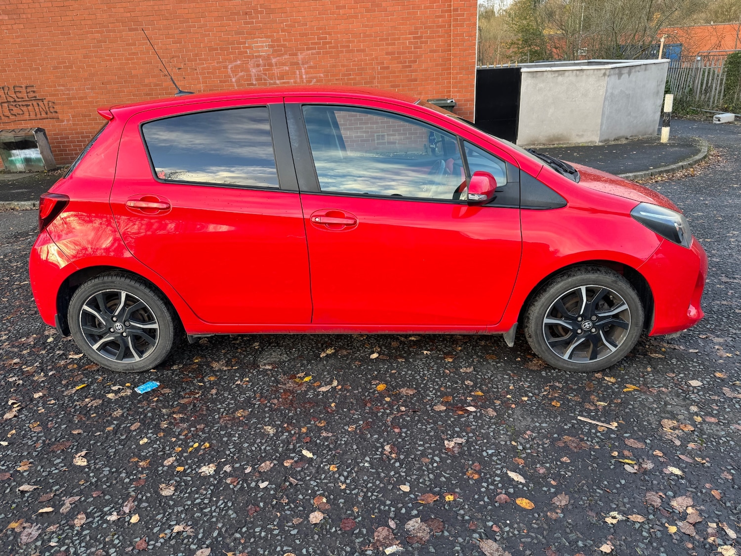 Used Toyota Yaris 2015 for sale - 76848919: Photo 7