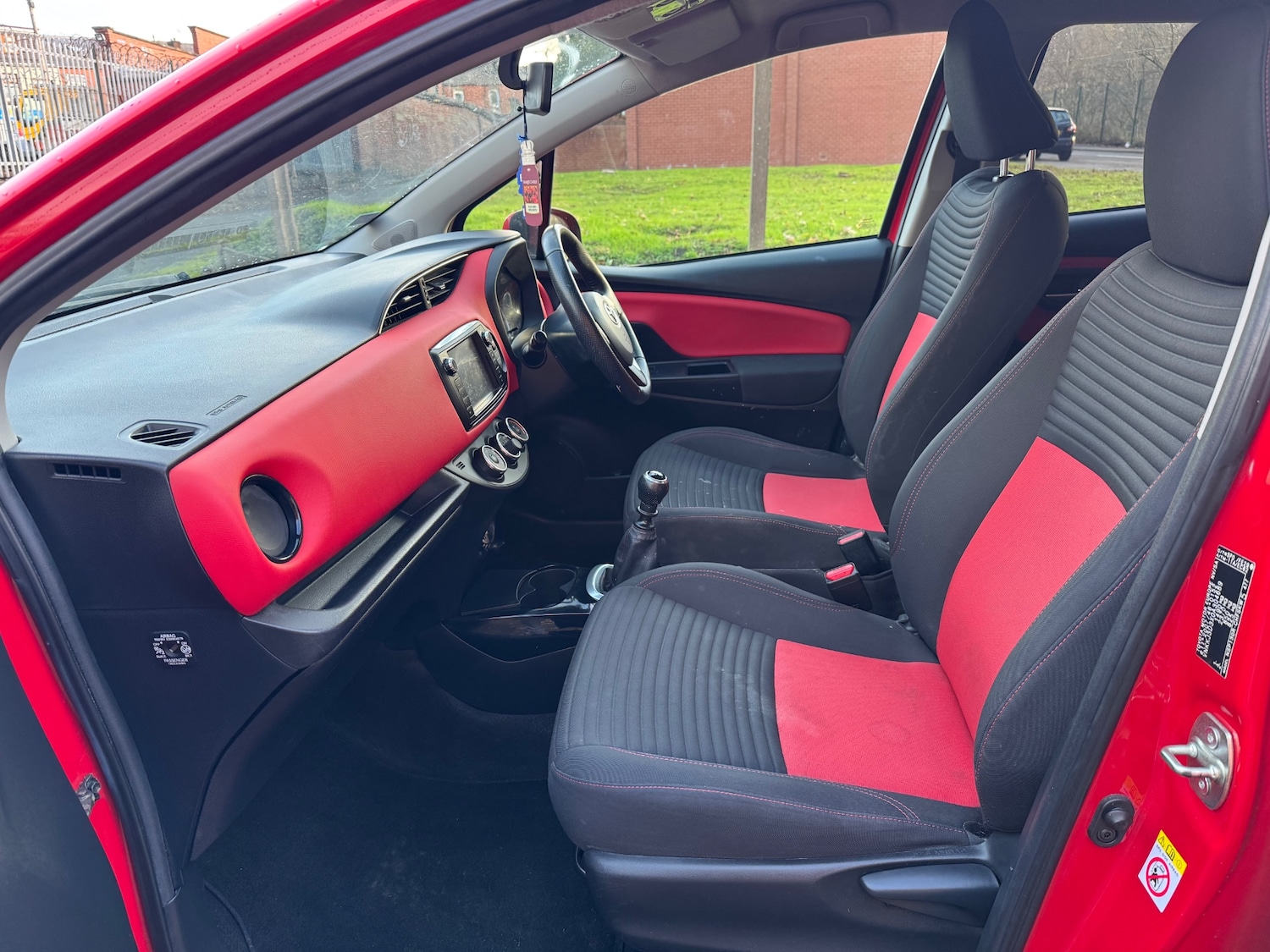 Used Toyota Yaris 2015 for sale - 76848919: Photo 9