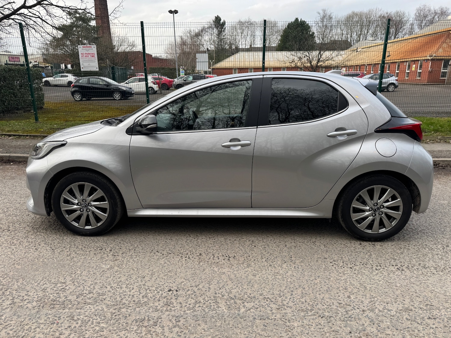 Used Mazda Mazda2 HYBRID 2023 for sale - 77852679: Photo 4