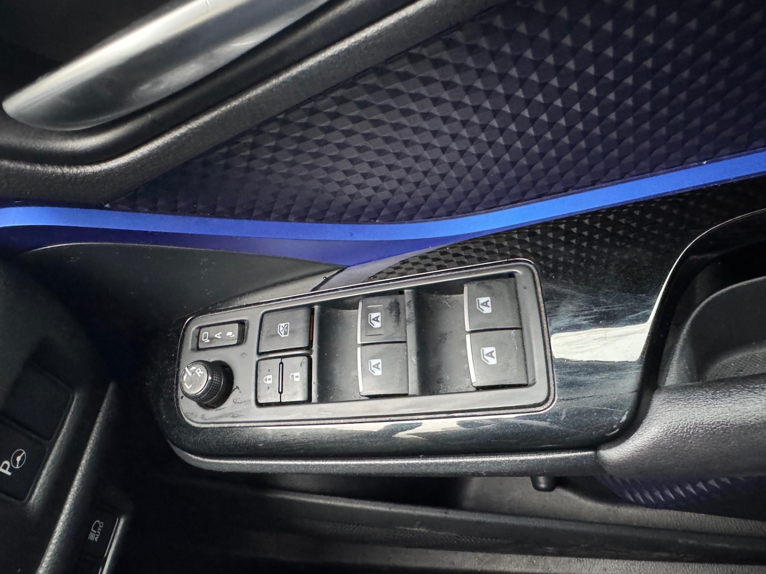 Used Toyota C-HR 2017 for sale - 76541628: Photo 15