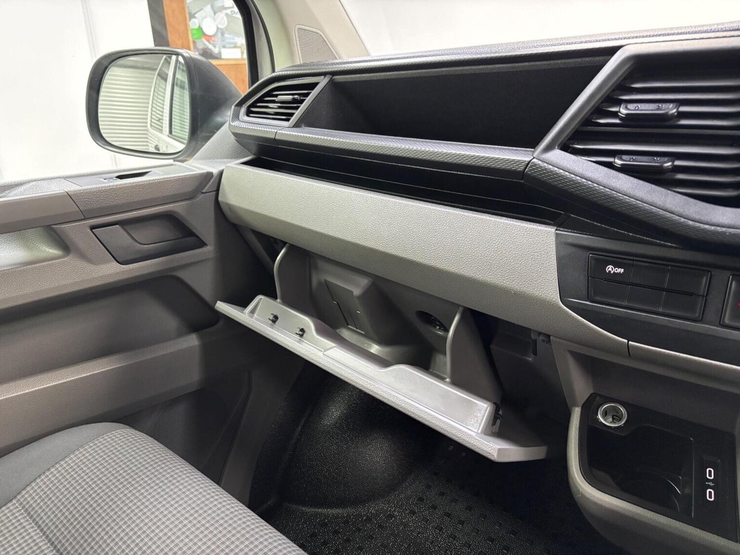 Used Volkswagen Transporter 2020 for sale - 76324765: Photo 24