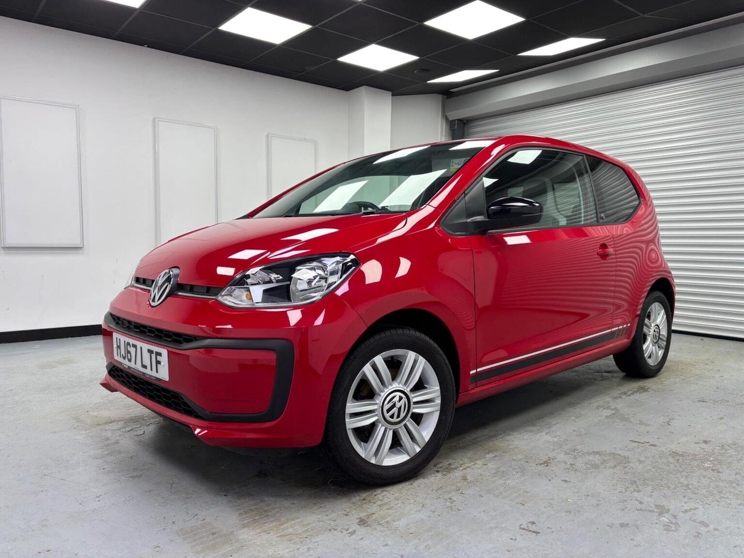 Used Volkswagen up! 2017 for sale - 76324817: Photo 1