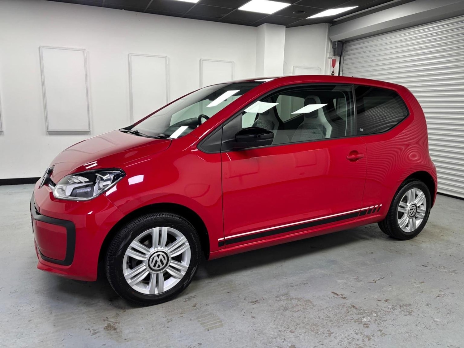Used Volkswagen up! 2017 for sale - 76324817: Photo 3