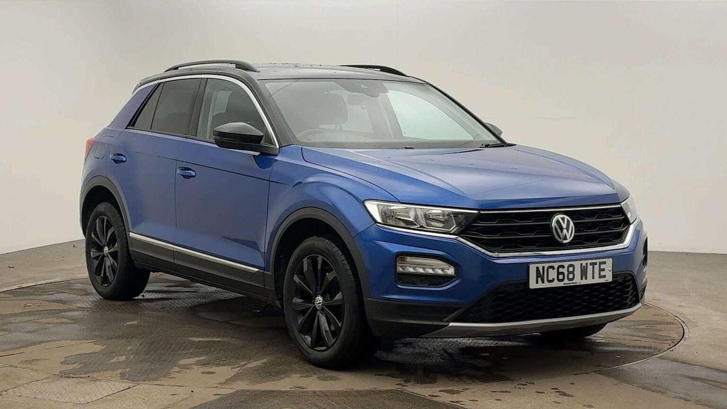 Used Volkswagen T-Roc 2019 for sale - 76974398: Photo 1