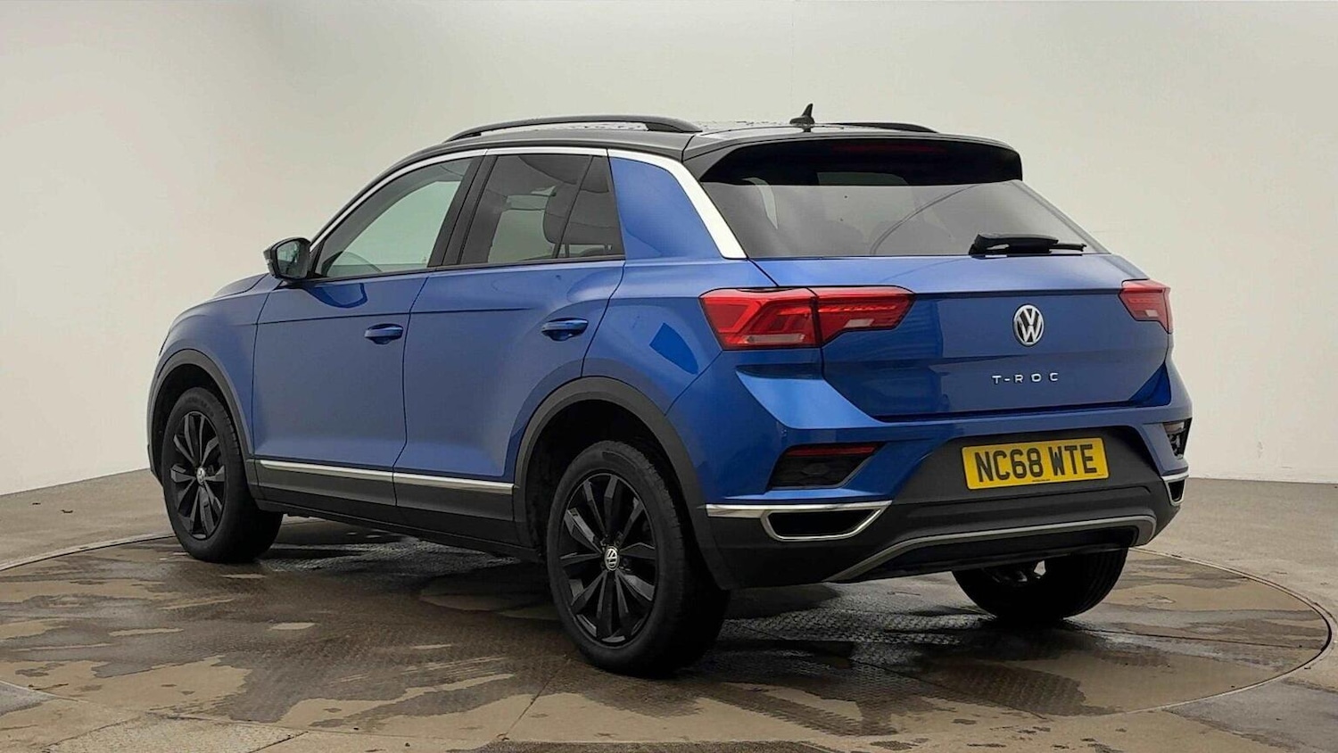 Used Volkswagen T-Roc 2019 for sale - 76974398: Photo 2