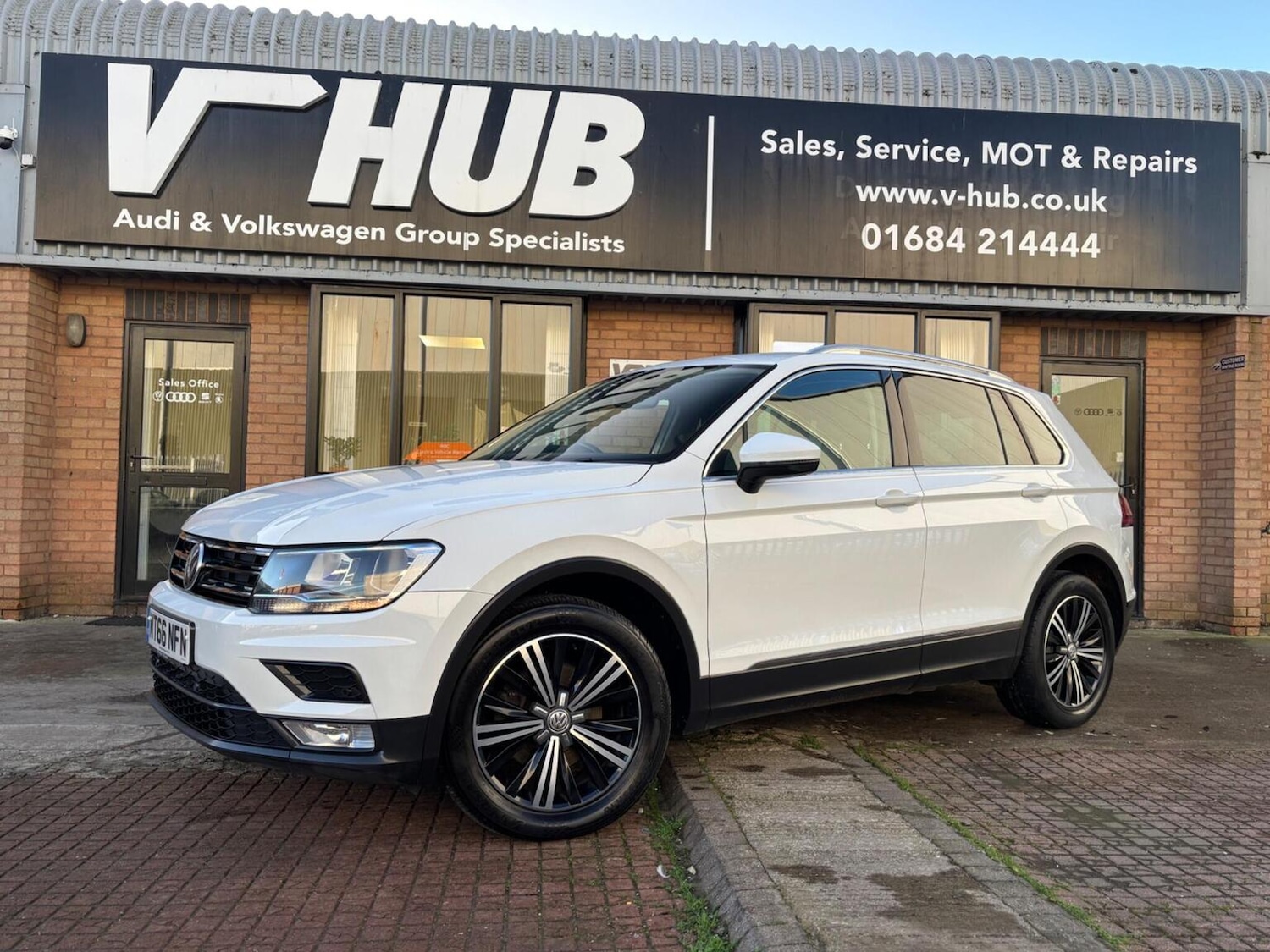 Used Volkswagen Tiguan 2016 for sale - 76877573: Photo 2