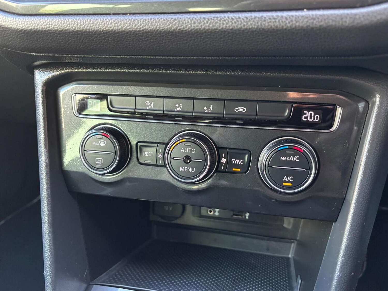 Used Volkswagen Tiguan 2016 for sale - 76877573: Photo 32