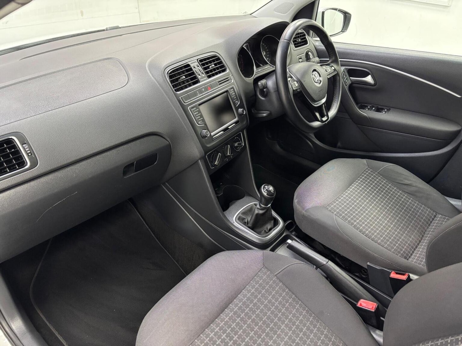 Used Volkswagen Polo 2015 for sale - 76324793: Photo 11