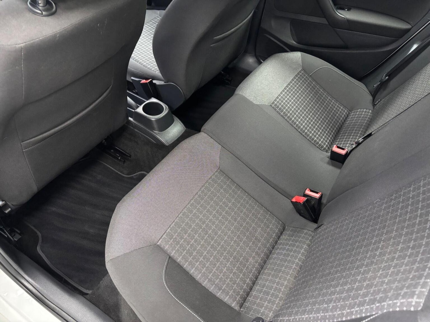 Used Volkswagen Polo 2015 for sale - 76324793: Photo 13