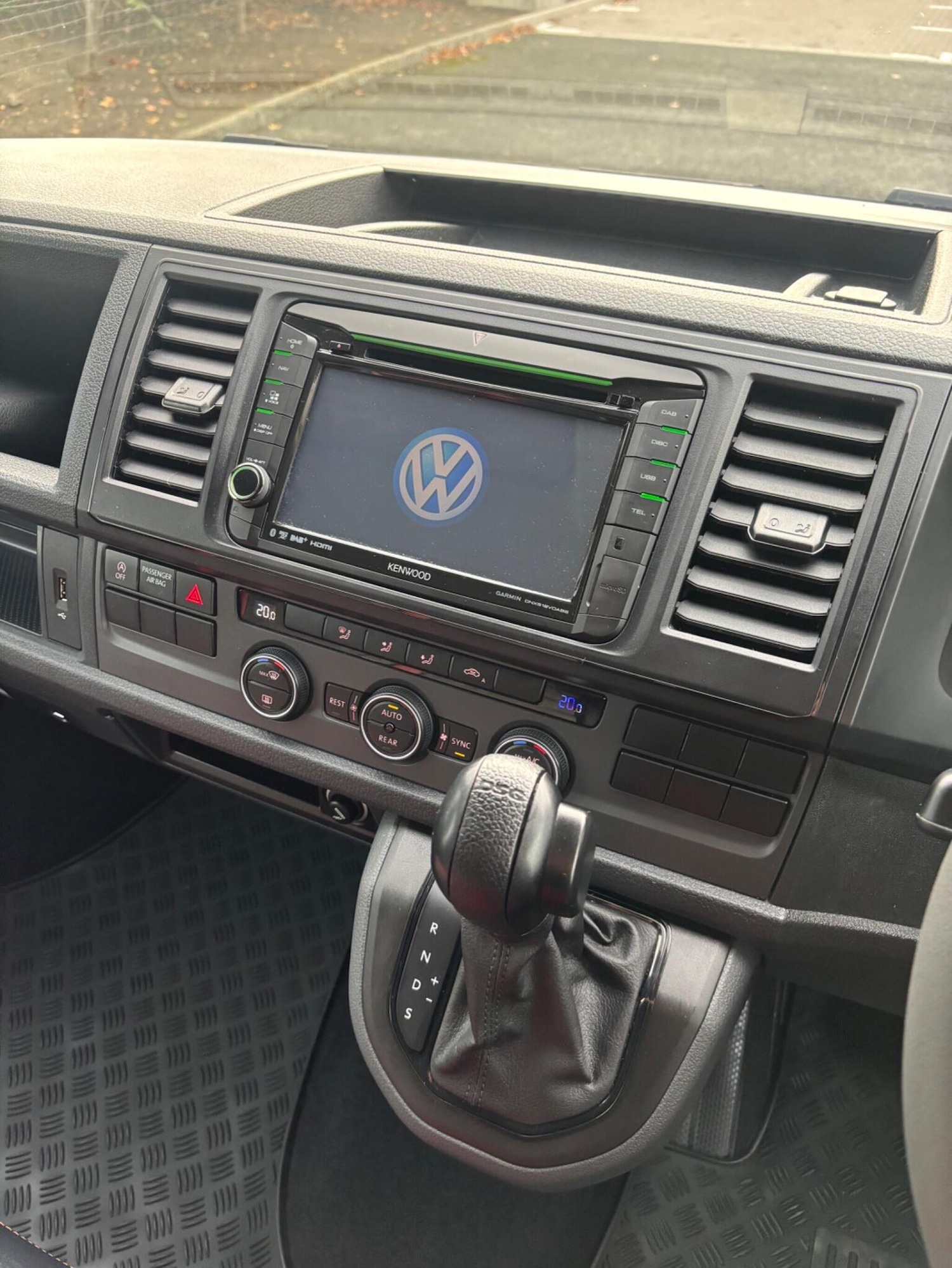 Used Volkswagen Transporter Shuttle 2019 for sale - 76324739: Photo 28
