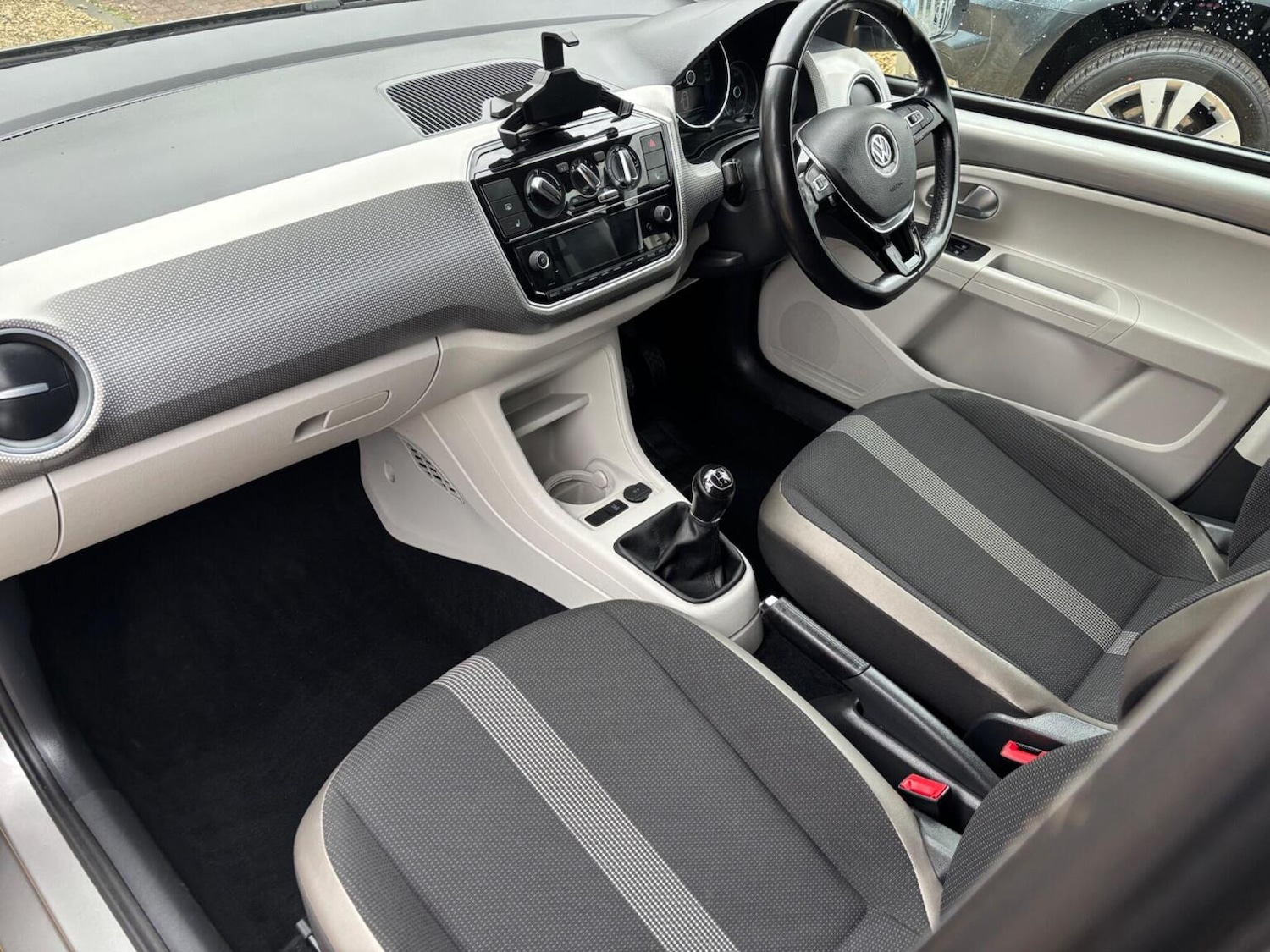 Used Volkswagen up! 2018 for sale - 76483002: Photo 23