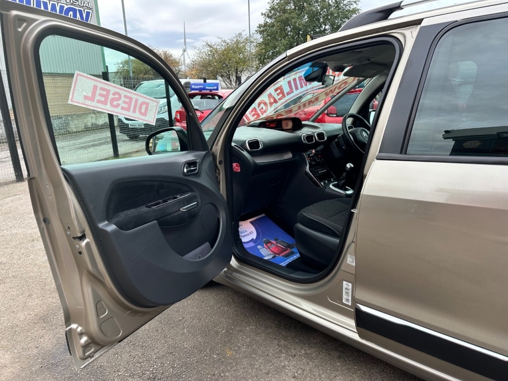 Used Citroen C3 Picasso 2010 for sale - 76469412: Photo 8