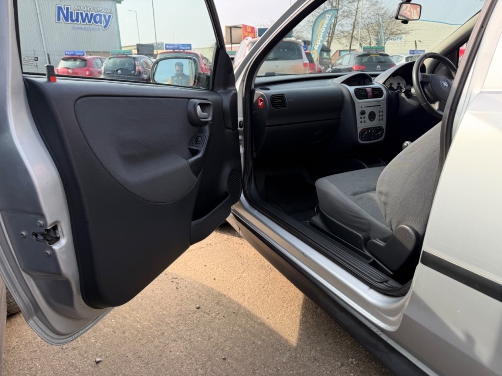 Used Vauxhall Corsa 2003 for sale - 78090869: Photo 8