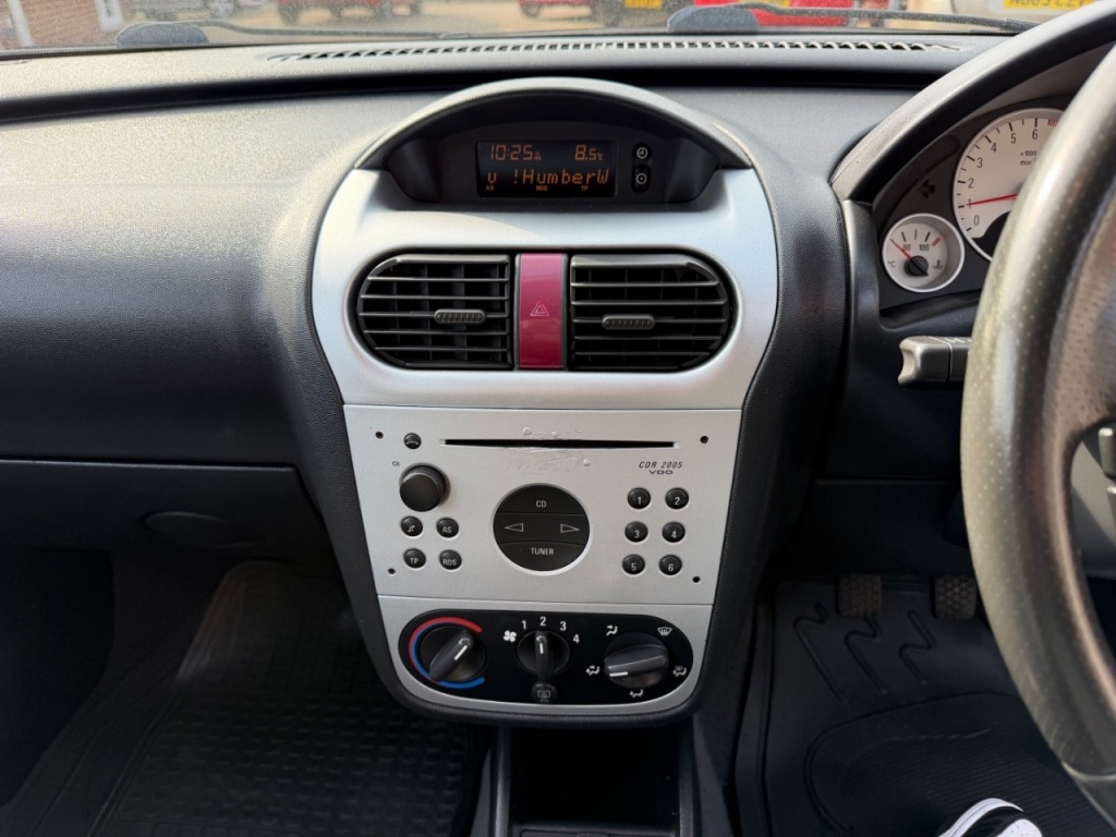 Used Vauxhall Corsa 2003 for sale - 78090869: Photo 9