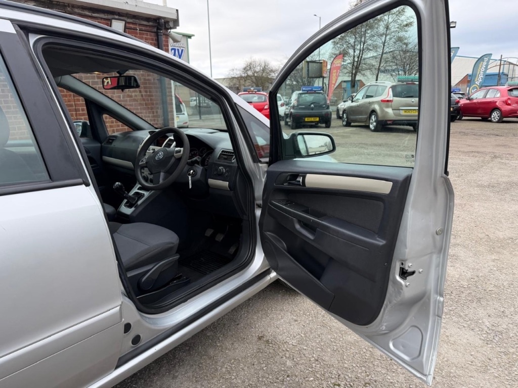 Used Vauxhall Corsa 2003 for sale - 77976078: Photo 5