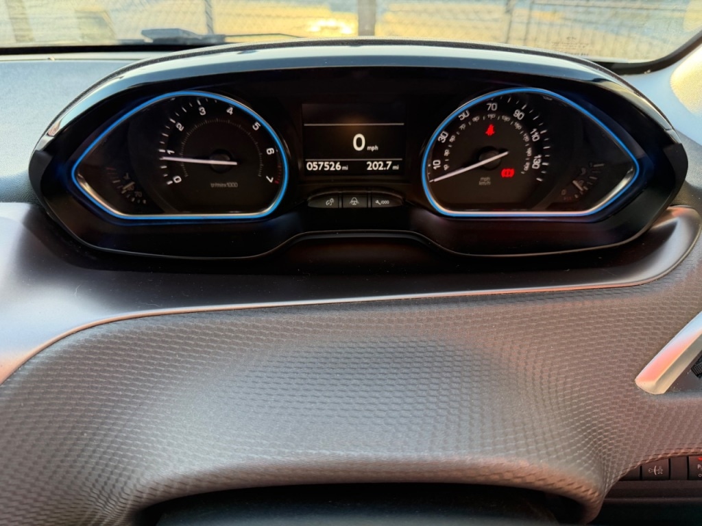 Used Peugeot 2008 2015 for sale - 77759292: Photo 3