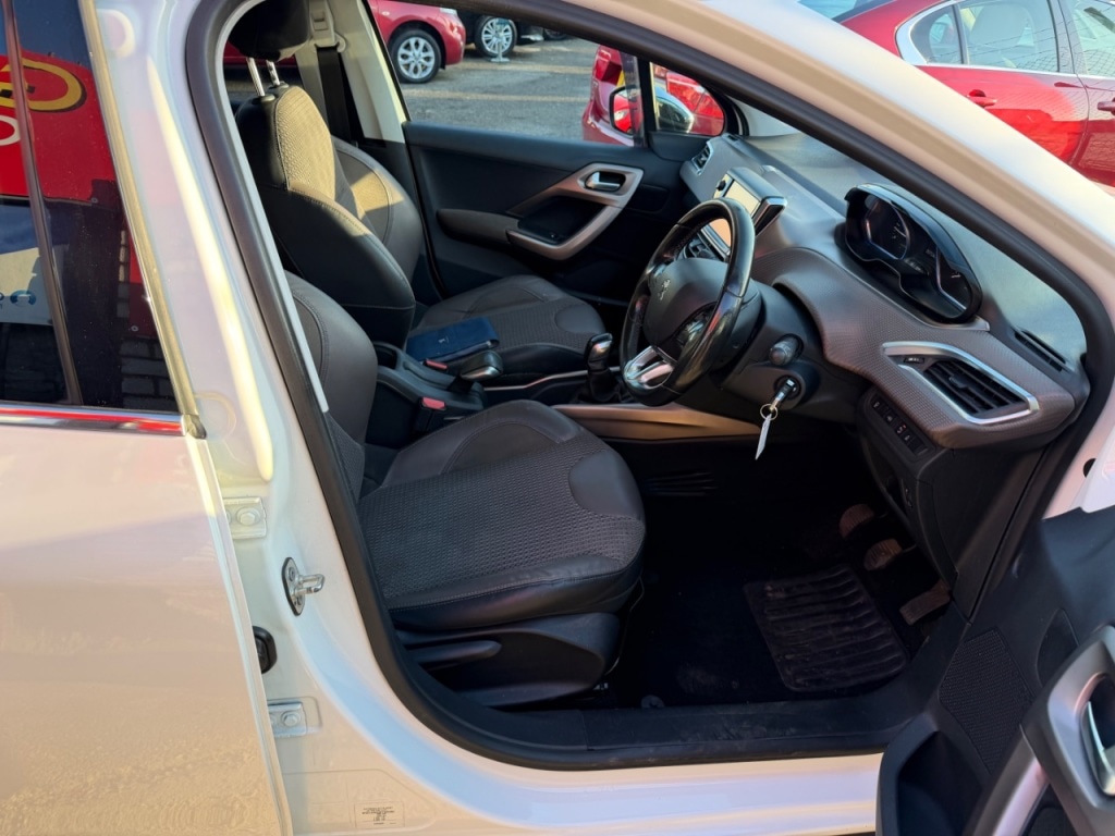 Used Peugeot 2008 2015 for sale - 77759292: Photo 4