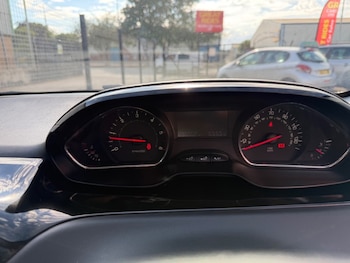 Used Peugeot 208 2014 for sale - 78942761: Photo