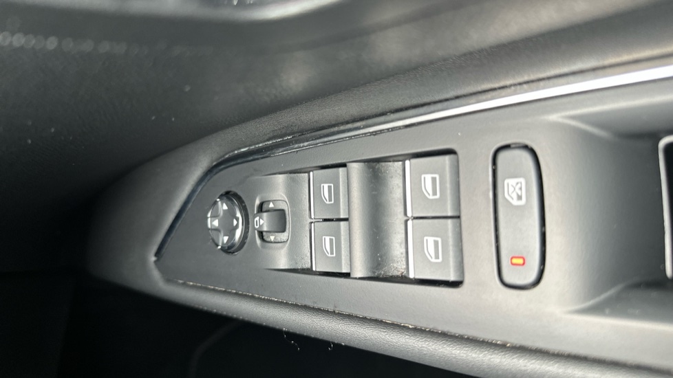 Used Peugeot 3008 2023 for sale - 76523468: Photo 30