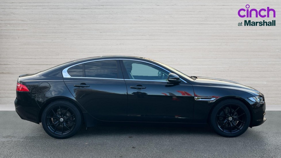 Used Jaguar XE 2016 for sale - 76874130: Photo 2