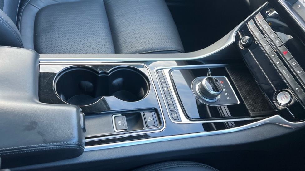 Used Jaguar XE 2016 for sale - 76874130: Photo 28