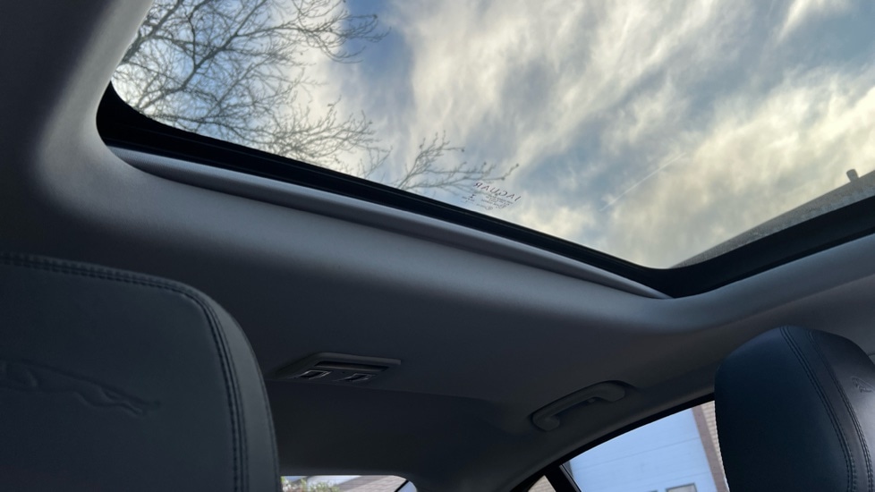 Used Jaguar XE 2016 for sale - 76874130: Photo 31