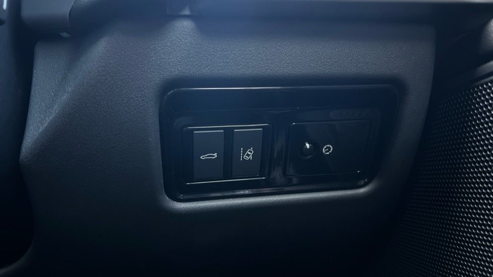 Used Jaguar XE 2016 for sale - 76874130: Photo 37