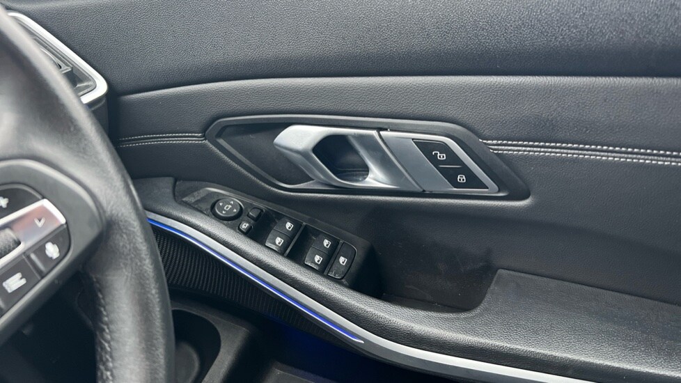 Used BMW 3 Series 2019 for sale - 76873429: Photo 32