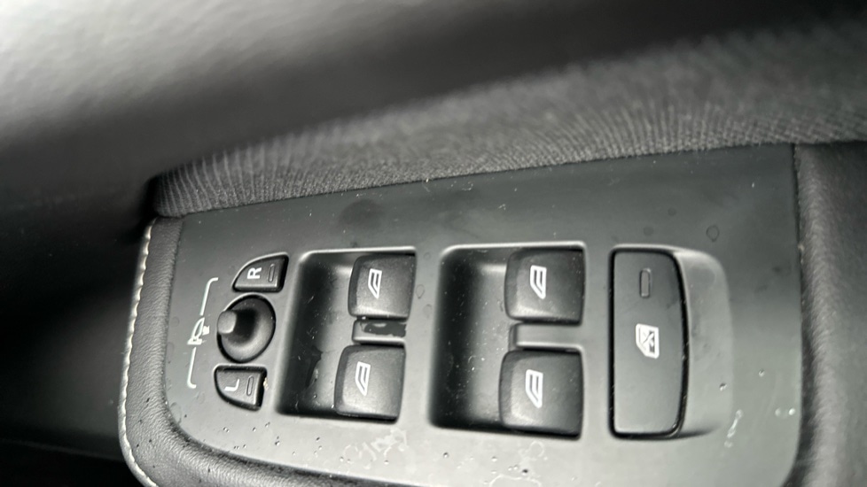 Used Volvo V60 2020 for sale - 76869957: Photo 32