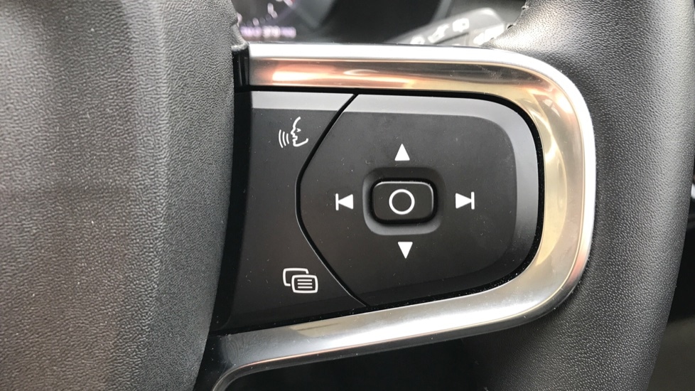 Used Volvo XC40 2021 for sale - 76873809: Photo 24