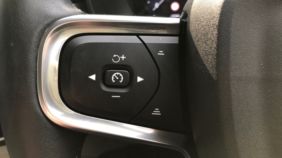 Used Volvo XC40 2021 for sale - 76873809: Photo 25