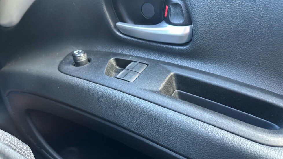 Used Toyota Aygo X 2023 for sale - 76870790: Photo 32