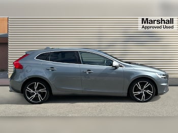 Used Volvo V40 2019 for sale - 75471028: Photo