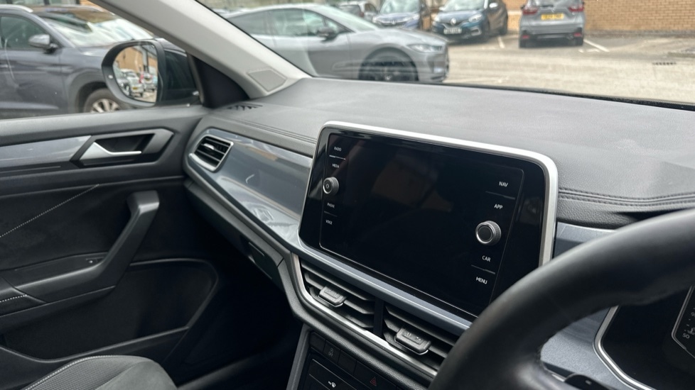 Used Volkswagen T-Roc 2024 for sale - 75967021: Photo 12