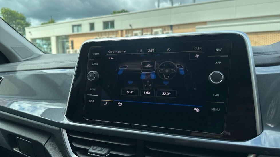 Used Volkswagen T-Roc 2024 for sale - 75967021: Photo 34