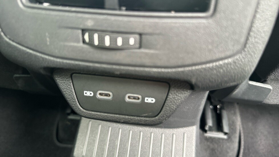 Used Volkswagen T-Roc 2024 for sale - 75967021: Photo 38