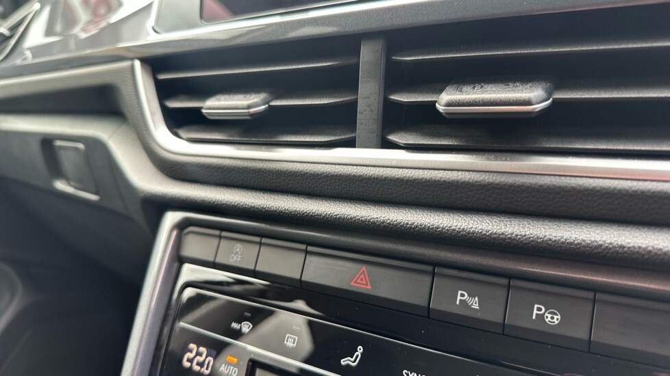 Used Volkswagen T-Roc 2024 for sale - 75967021: Photo 43