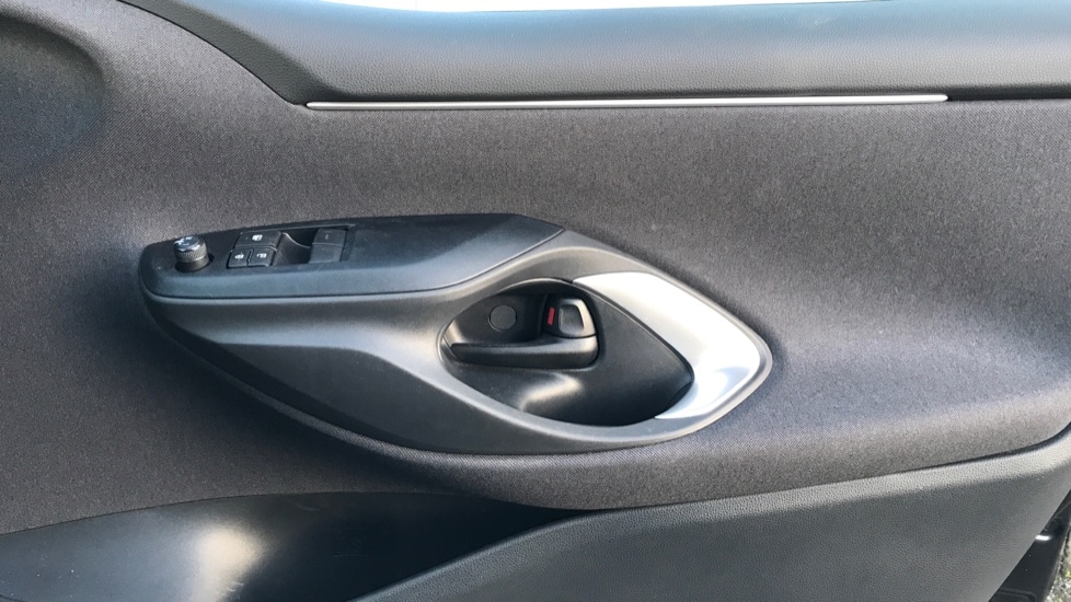 Used Toyota Yaris 2023 for sale - 76872848: Photo 32