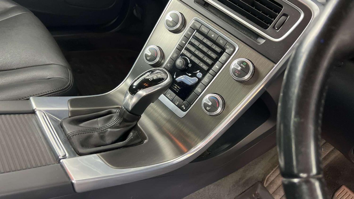 Used Volvo V60 2014 for sale - 76211826: Photo 15