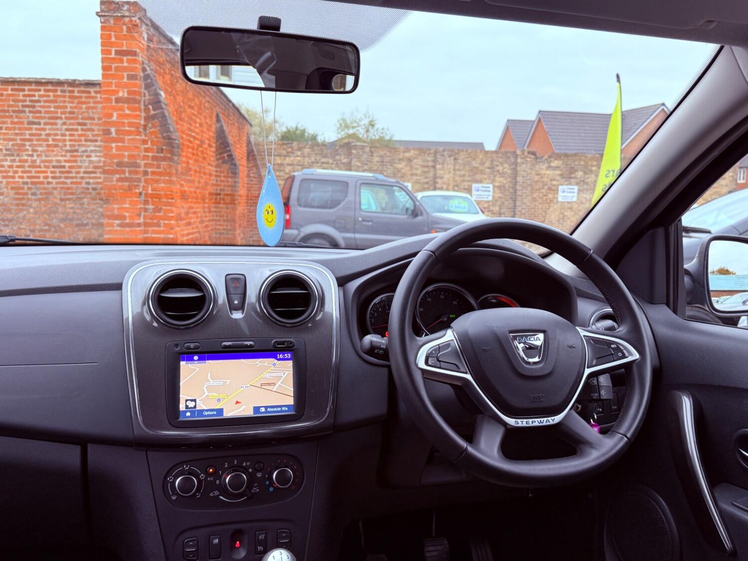 Used Dacia Sandero Stepway 2016 for sale - 76317451: Photo 2