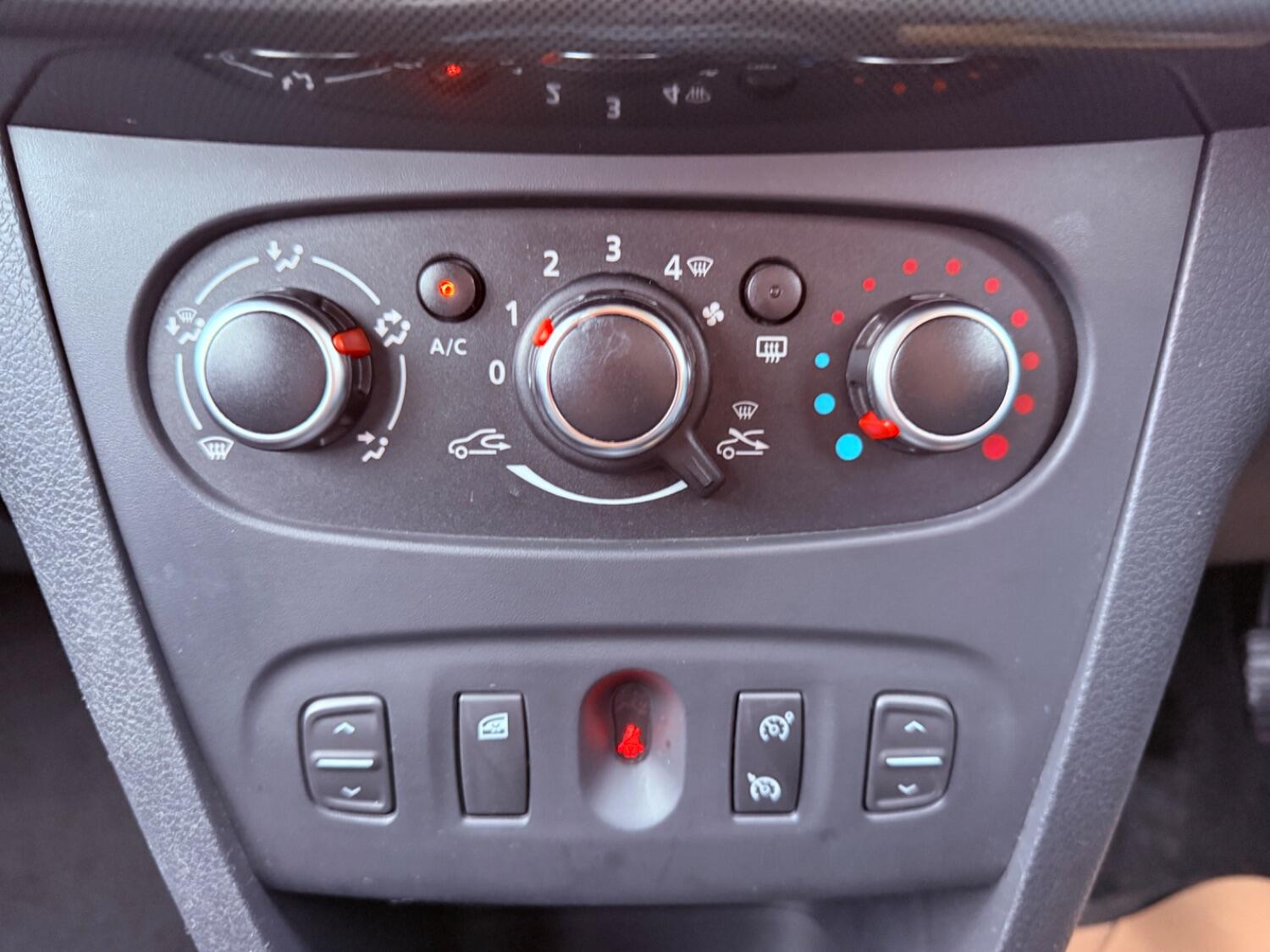 Used Dacia Sandero Stepway 2016 for sale - 76317451: Photo 36